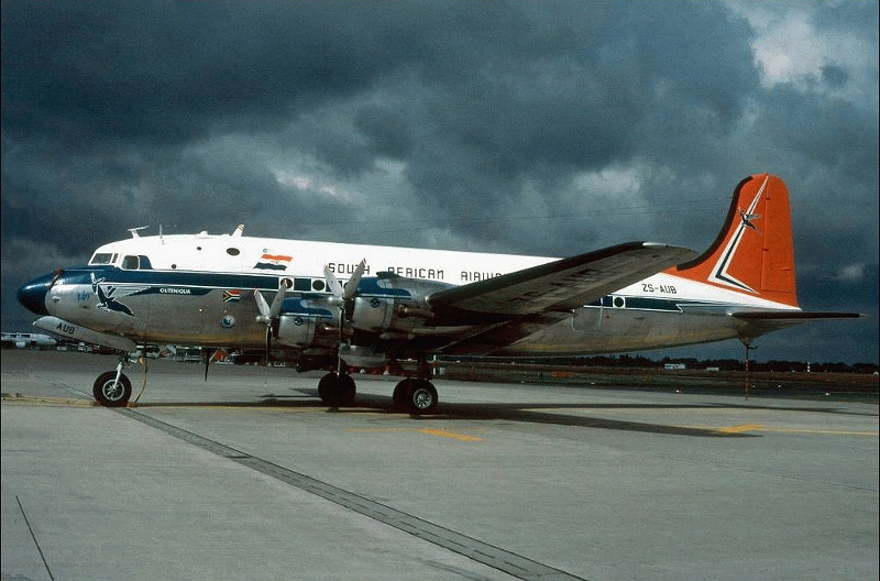 SOUTH AFRICAN AIRWAYS   DC 4    ZS-AUB COLLECTION VILAIN N° 1094 